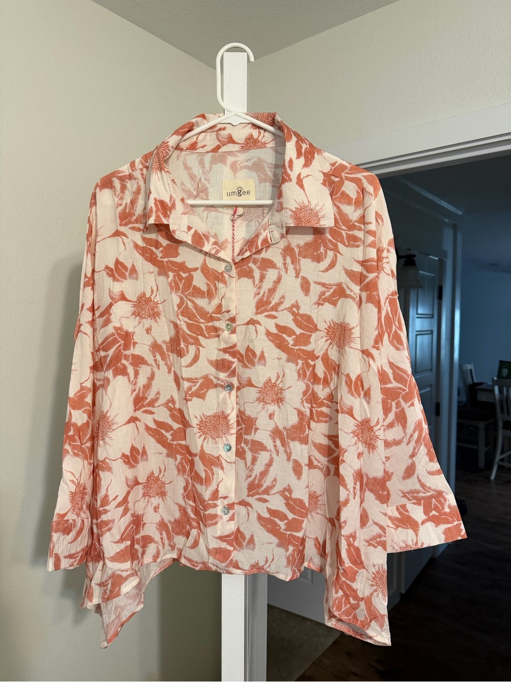 Umgee Coral Floral Button-Down Shirt on White NWT